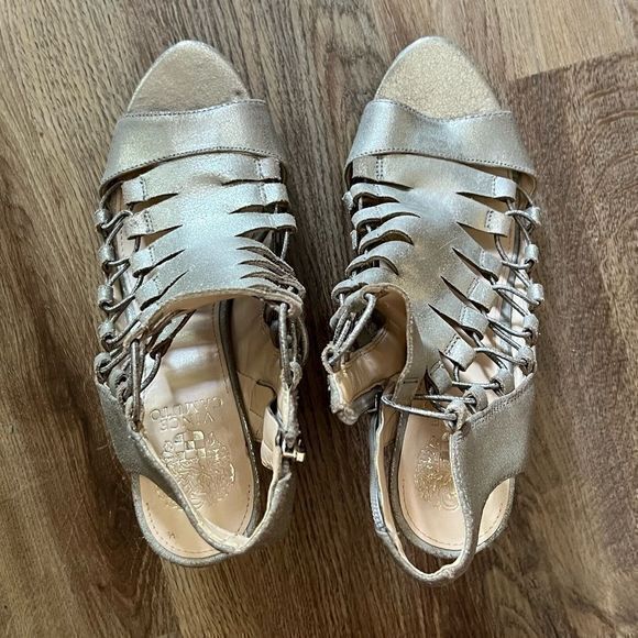 Vince‎ Camuto Women's Heeled Sandals Side Zipper Silver Size 8.5 - Picture 2 of 7